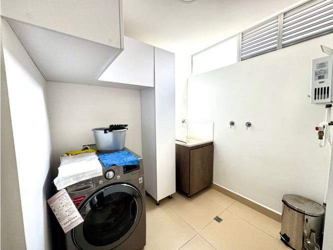 Apartamento de 3 alcobas en venta en Loma De Las Brujas, Envigado, 147 m² · foto 10 de 24