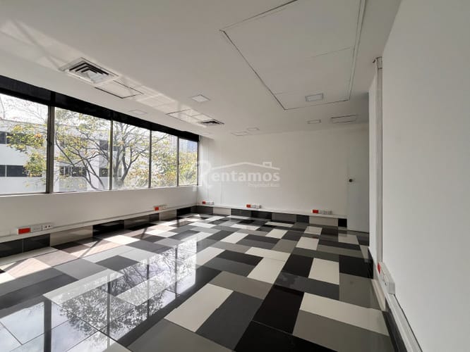 Oficina en arriendo en Santa Maria De Los Angeles, Medellín, 123 m² · foto 7 de 18