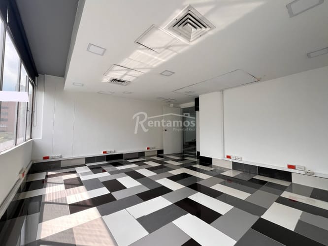 Oficina en arriendo en Santa Maria De Los Angeles, Medellín, 123 m² · foto 8 de 18