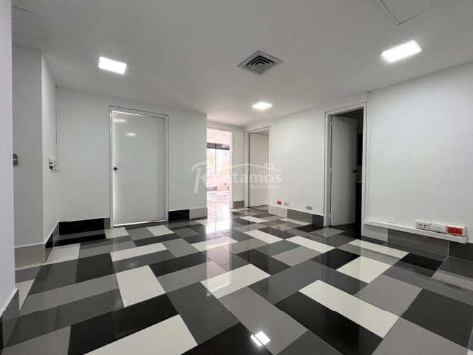 Oficina en arriendo en Santa Maria De Los Angeles, Medellín, 123 m² · foto 12 de 18