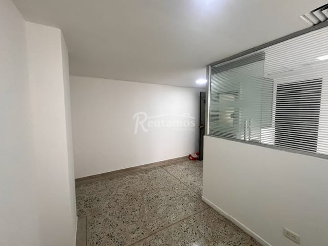 Oficina en arriendo en Santa Maria De Los Angeles, Medellín, 30 m² · foto 6 de 24