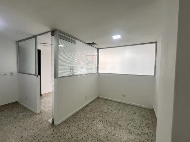 Oficina en arriendo en Santa Maria De Los Angeles, Medellín, 30 m² · foto 7 de 24