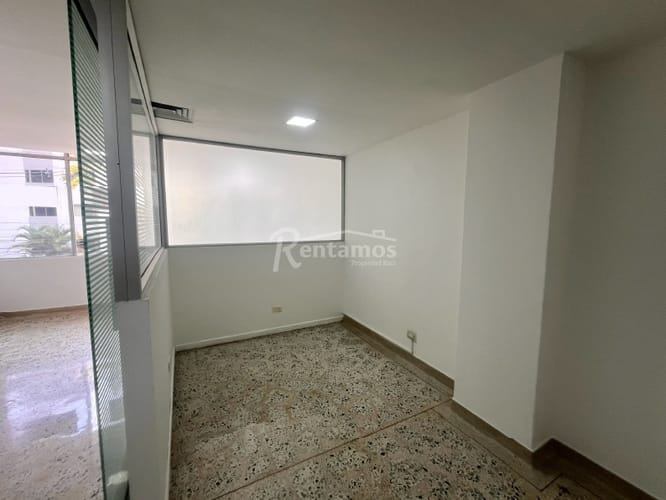 Oficina en arriendo en Santa Maria De Los Angeles, Medellín, 30 m² · foto 8 de 24