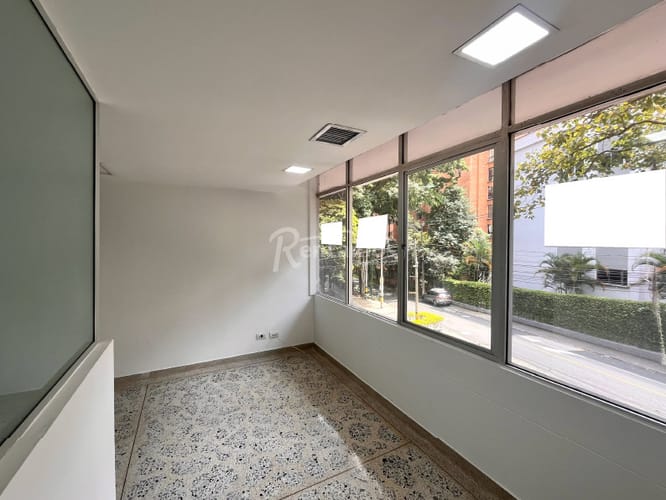 Oficina en arriendo en Santa Maria De Los Angeles, Medellín, 30 m² · foto 10 de 24