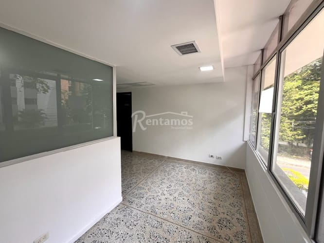 Oficina en arriendo en Santa Maria De Los Angeles, Medellín, 30 m² · foto 13 de 24