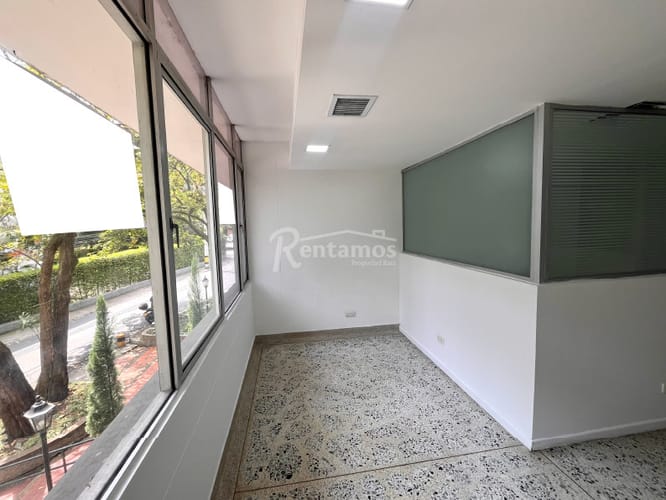 Oficina en arriendo en Santa Maria De Los Angeles, Medellín, 30 m² · foto 14 de 24