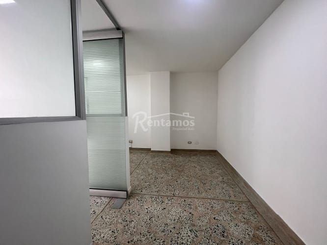 Oficina en arriendo en Santa Maria De Los Angeles, Medellín, 30 m² · foto 20 de 24