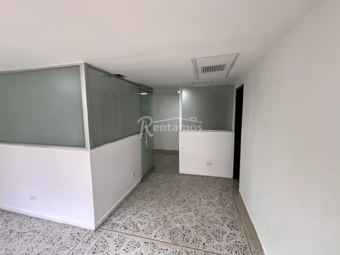 Oficina en arriendo en Santa Maria De Los Angeles, Medellín, 30 m² · foto 22 de 24