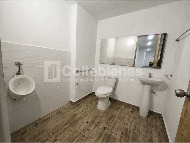 Bodega en venta en Villa Paula, Itagüí, 300 m² · foto 10 de 11
