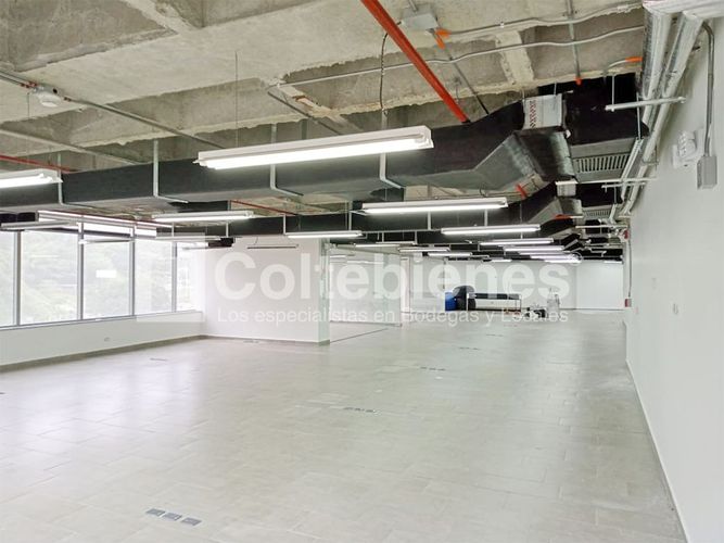 Oficina en venta en Altos Del Poblado, Medellín, 360 m² · foto 2 de 14