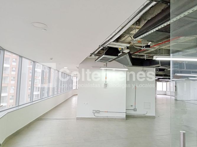 Oficina en venta en Altos Del Poblado, Medellín, 360 m² · foto 5 de 14