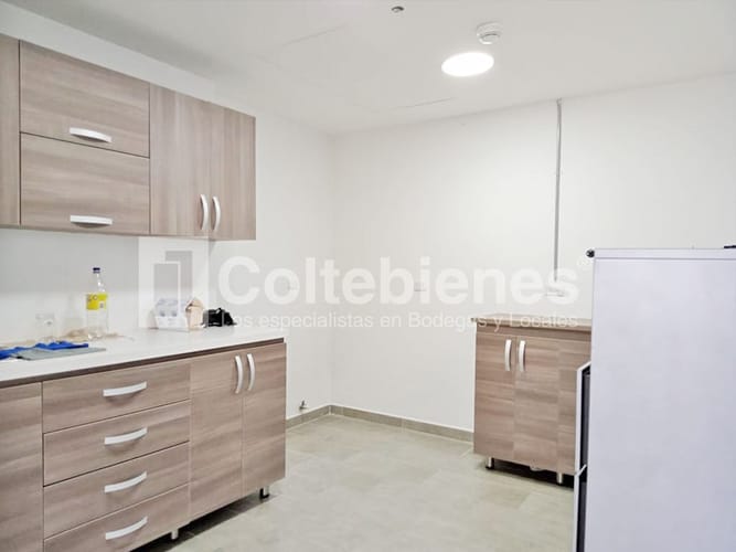 Oficina en venta en Altos Del Poblado, Medellín, 360 m² · foto 8 de 14