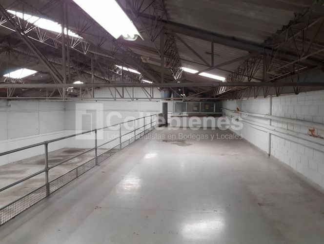 Bodega en arriendo en La Aguacatala, Medellín, 1430 m² · foto 9 de 13