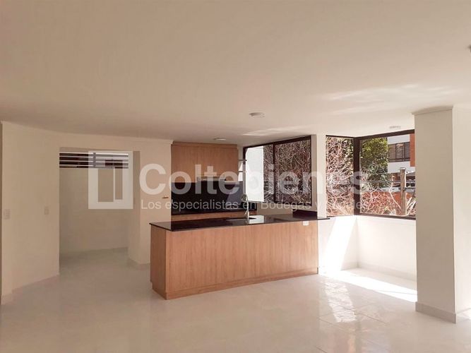 Apartamento de 3 alcobas en venta en El Poblado, Medellín, 107 m² · foto 5 de 16