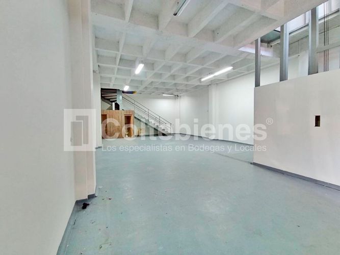 Bodega en venta en El Poblado, Medellín, 390 m² · foto 2 de 24