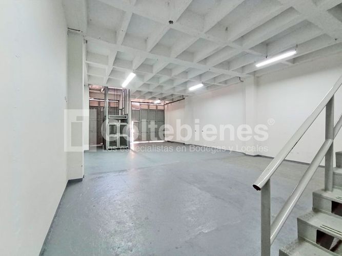 Bodega en venta en El Poblado, Medellín, 390 m² · foto 8 de 24