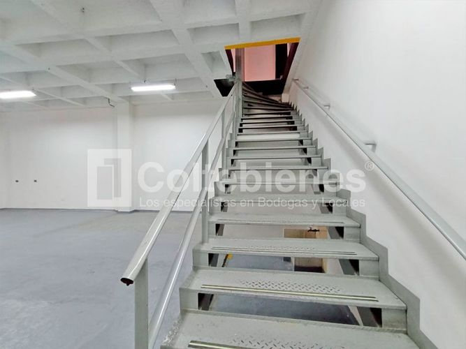 Bodega en venta en El Poblado, Medellín, 390 m² · foto 9 de 24