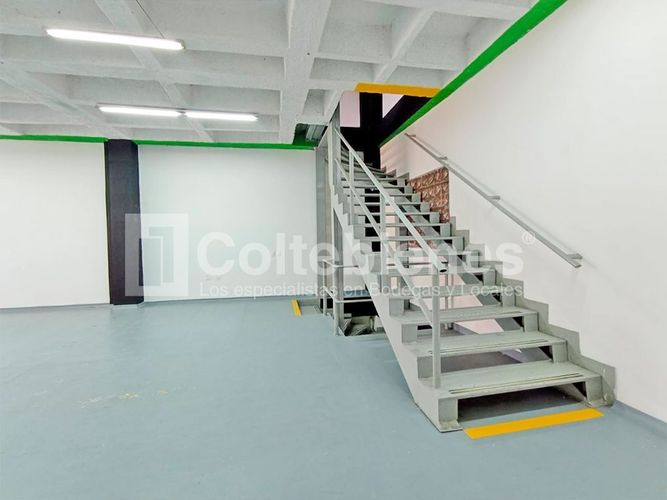 Bodega en venta en El Poblado, Medellín, 390 m² · foto 13 de 24