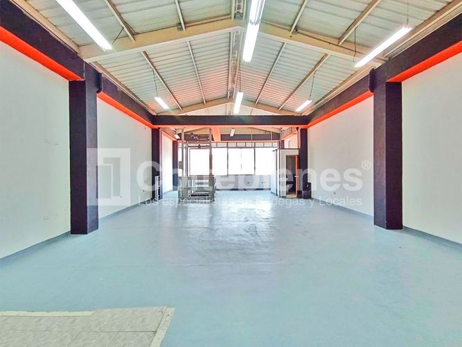 Bodega en venta en El Poblado, Medellín, 390 m² · foto 18 de 24
