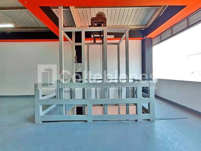 Bodega en venta en El Poblado, Medellín, 390 m² · foto 21 de 24