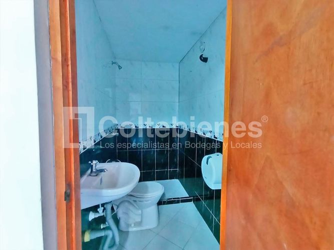 Bodega en venta en El Poblado, Medellín, 390 m² · foto 23 de 24