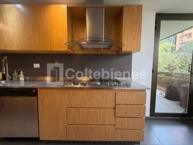 Apartamento de 3 alcobas en arriendo en El Tesoro, Medellín, 240 m² · foto 6 de 18