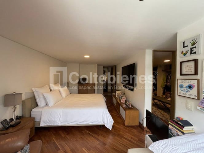 Apartamento de 3 alcobas en arriendo en El Tesoro, Medellín, 240 m² · foto 9 de 18