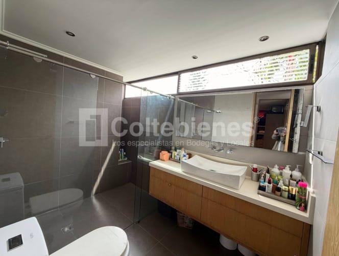 Apartamento de 3 alcobas en arriendo en El Tesoro, Medellín, 240 m² · foto 11 de 18