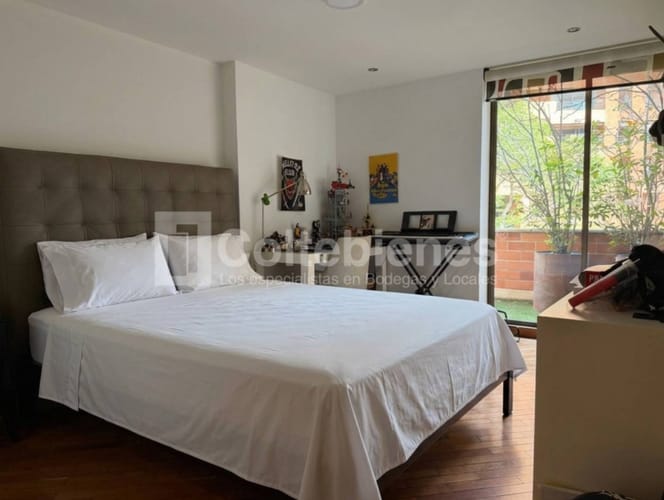 Apartamento de 3 alcobas en arriendo en El Tesoro, Medellín, 240 m² · foto 12 de 18