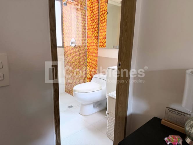 Apartamento de 3 alcobas en arriendo en El Tesoro, Medellín, 240 m² · foto 14 de 18