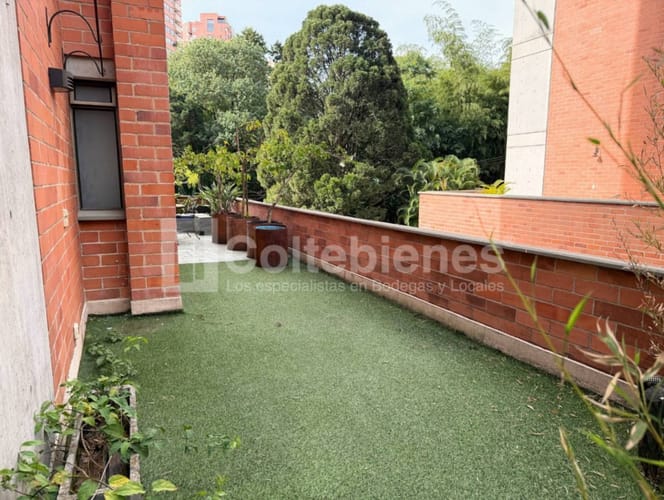 Apartamento de 3 alcobas en arriendo en El Tesoro, Medellín, 240 m² · foto 17 de 18