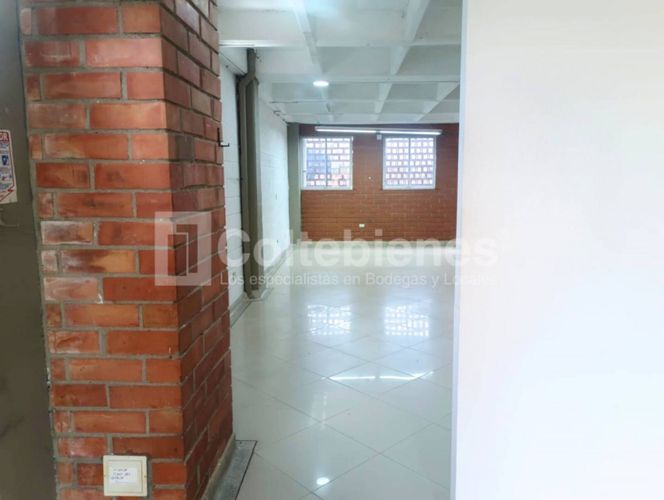 Bodega en arriendo en Santa Fe, Medellín, 100 m² · foto 2 de 17