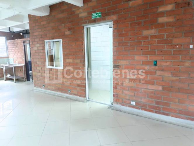 Bodega en arriendo en Santa Fe, Medellín, 100 m² · foto 8 de 17
