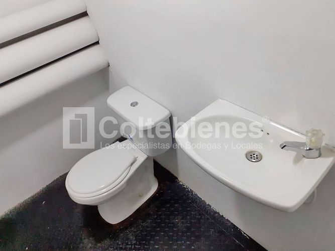 Bodega en arriendo en Las Vegas, Envigado, 268 m² · foto 12 de 13