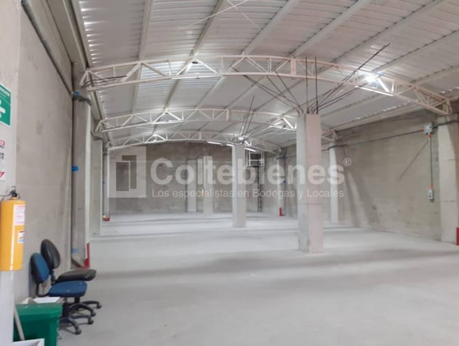 Bodega en arriendo en Cabecera San Antonio De Prado, Medellín, 320 m² · foto 2 de 13