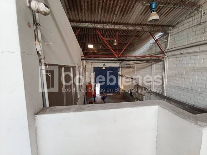 Bodega en arriendo en Zona Industrial No. 1, Itagüí, 2100 m² · foto 10 de 19