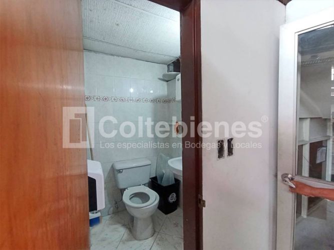Bodega en arriendo en Zona Industrial No. 1, Itagüí, 2100 m² · foto 11 de 19