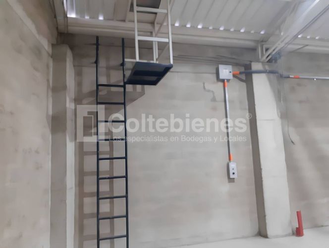 Bodega en arriendo en Cabecera San Antonio De Prado, Medellín, 320 m² · foto 6 de 13