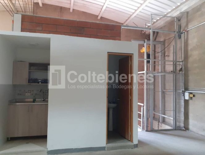 Bodega en arriendo en Cabecera San Antonio De Prado, Medellín, 320 m² · foto 8 de 13