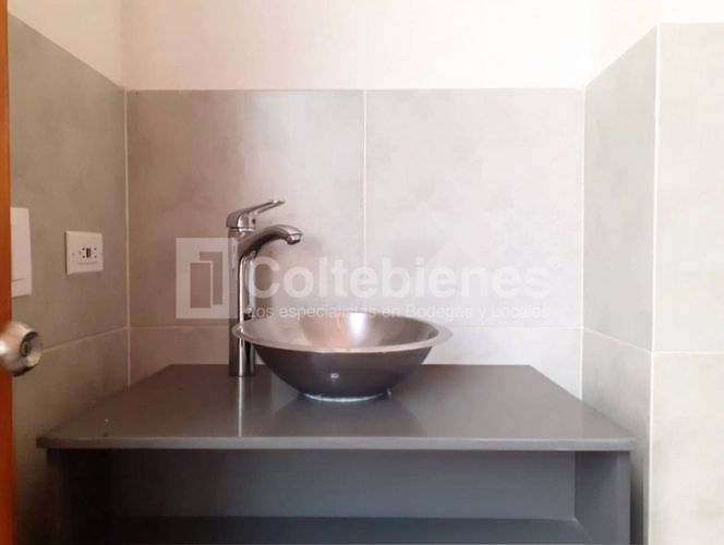 Bodega en arriendo en Cabecera San Antonio De Prado, Medellín, 320 m² · foto 10 de 13