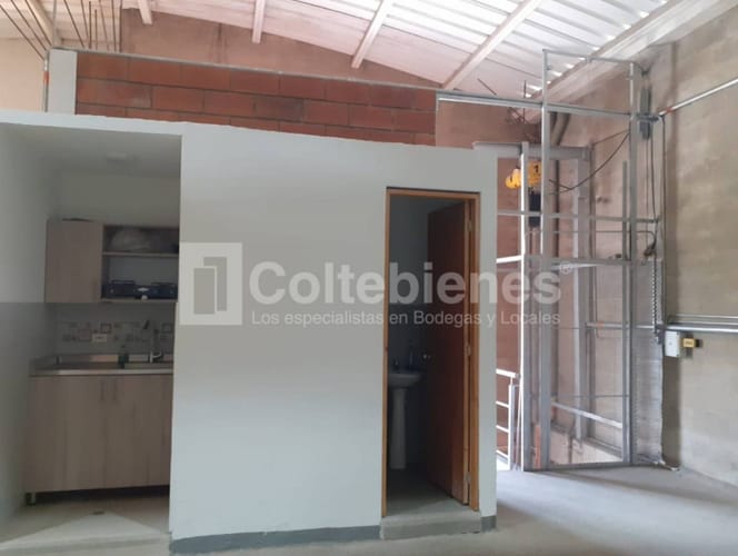 Bodega en arriendo en Cabecera San Antonio De Prado, Medellín, 320 m² · foto 12 de 13