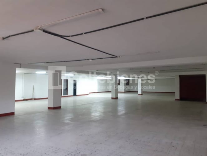Bodega en arriendo en Caribe, Medellín, 530 m² · foto 2 de 18