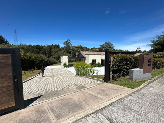Casa de 4 alcobas en venta en Gaviria, Marinilla, 350 m² · foto 2 de 24