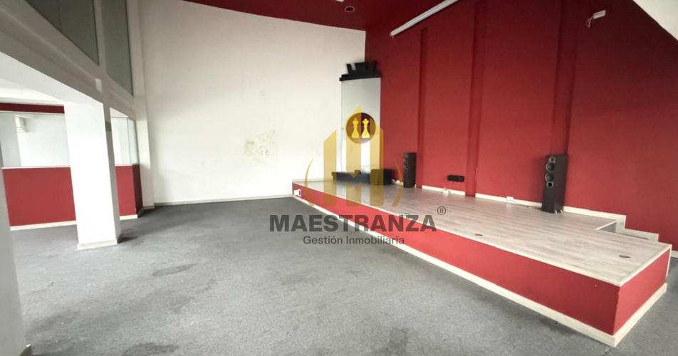 Casa de 20 alcobas en arriendo en Lorena, Medellín, 800 m² · foto 2 de 24