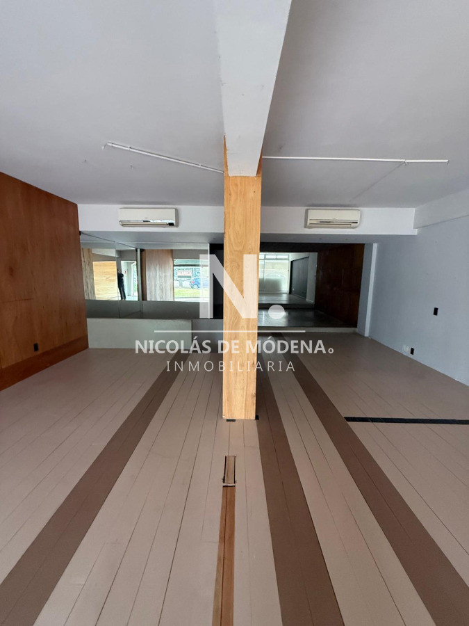 Local Comercial en Alquiler · Foto 2