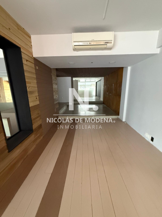 Local Comercial en Alquiler · Foto 3