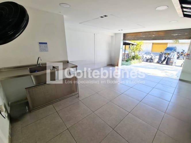 Local en arriendo en Villa Carlota, Medellín, 28 m² · foto 4 de 7