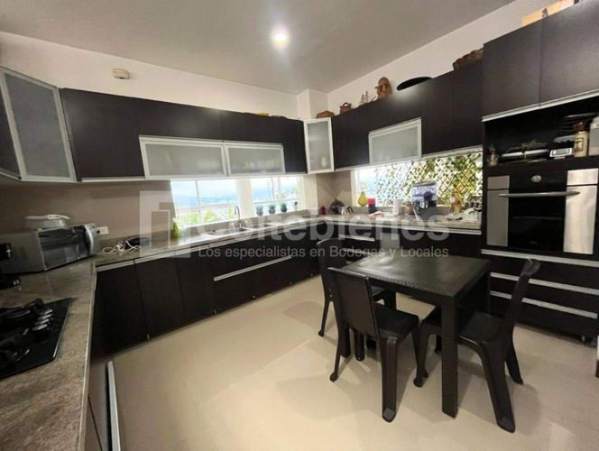 Casa de 6 alcobas en venta en Astorga, Medellín · foto 6 de 19