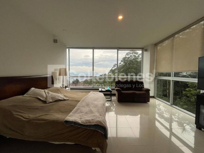 Casa de 6 alcobas en venta en Astorga, Medellín · foto 10 de 19