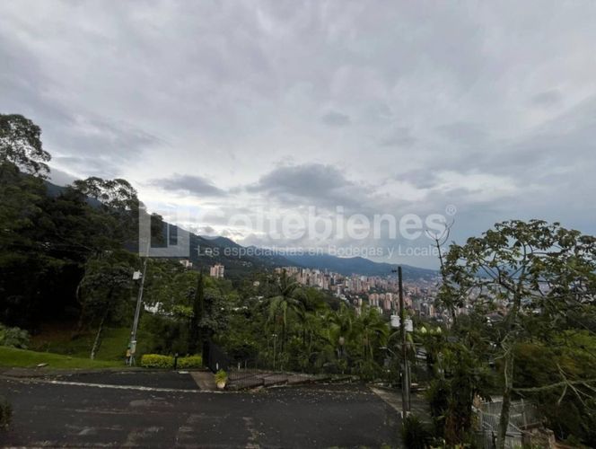 Casa de 6 alcobas en venta en Astorga, Medellín · foto 18 de 19